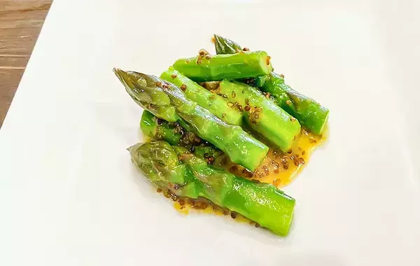 マヨつけるのちょっと待って！　旬のアスパラ、味つけに使うのは？