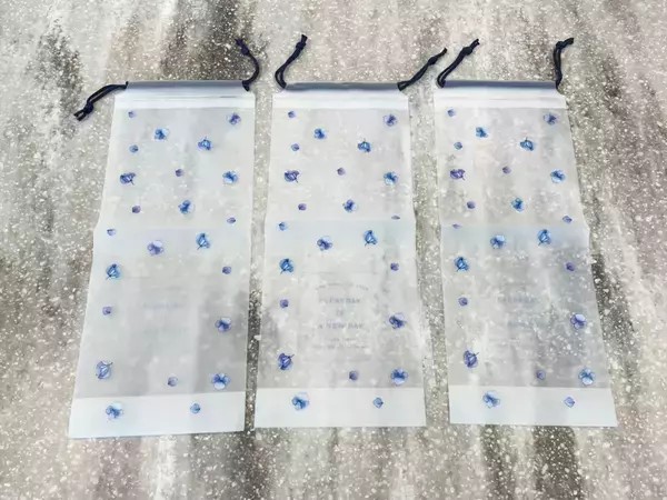 100均にあった『細長い巾着ケース』　使い道に「こういうの求めていた」【セリア購入品】