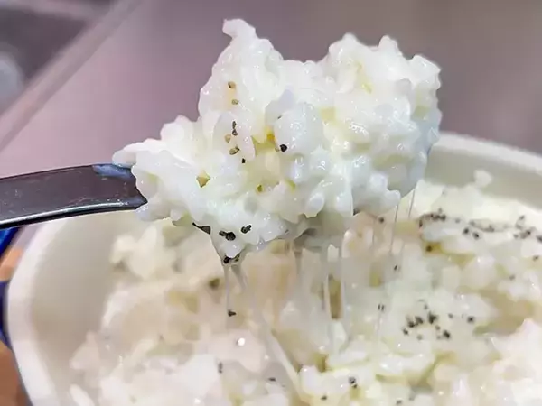 ご飯に『1本』混ぜてみて！　レンチン1分半で「食欲そそられる一皿」が完成