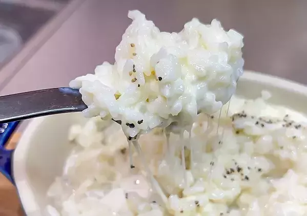 ご飯に『1本』混ぜてみて！　レンチン1分半で「食欲そそられる一皿」が完成