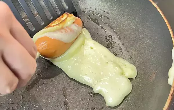 子供が大喜び！　揚げずに作れる「ふわふわアメリカンドッグ」が大当たり【ホットケーキミックス】