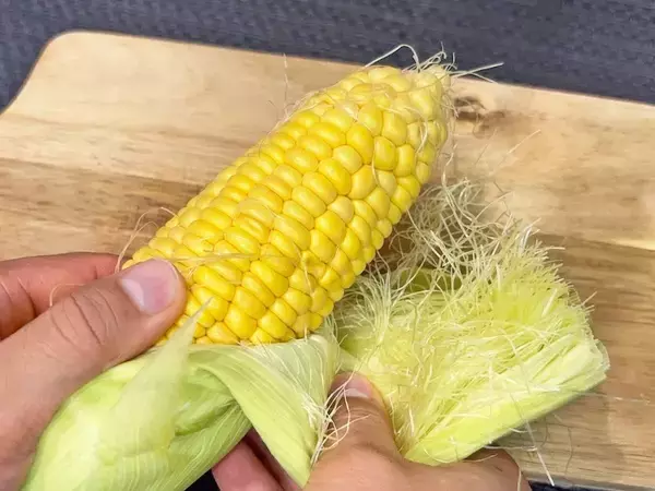トウモロコシ、茹でない方が好きかも！　10分で「甘くてジューシーに仕上がる」方法