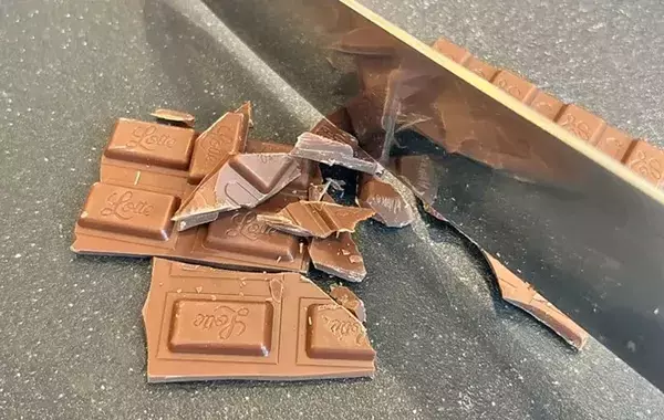 材料は『板チョコ＋水』だけ！　半信半疑で作ったら「お店みたいなスイーツ」が完成した