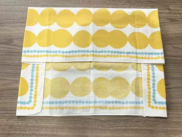 余ったハンカチ、眠らせたまま？　折って本に被せたら…