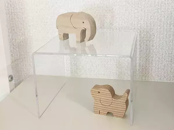 100均で買った『コの字型スタンド』　思わぬ活用法に「その手があったか」【簡単DIY】