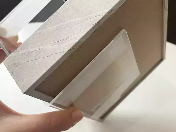 100均で買った『コの字型スタンド』　思わぬ活用法に「その手があったか」【簡単DIY】
