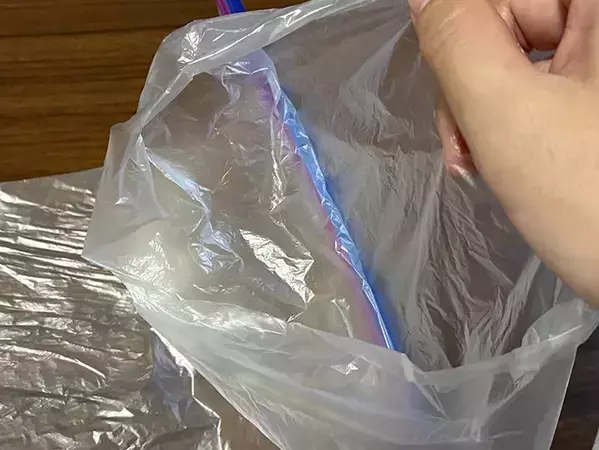 使い終わったジッパー袋を1か所切り分けて…　調理中のストレスが解消できる2つの再利用法