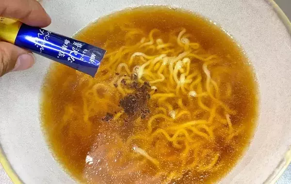 インスタントラーメンに『小さじ4分の1』加えるだけ！　味の変化に「コクと深みが出た！」