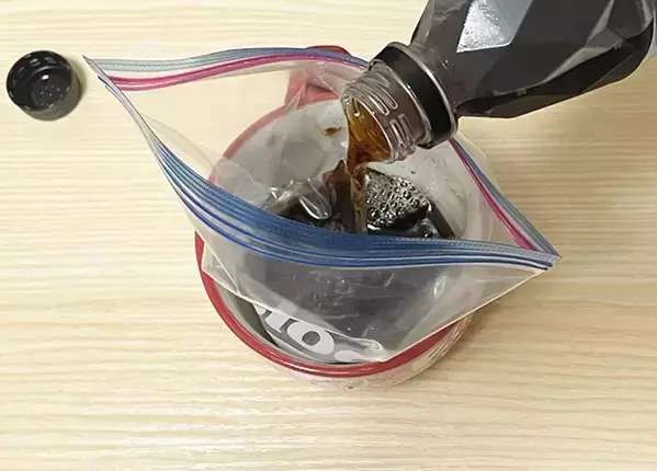 暑い時期に試したいコーヒーの裏ワザ　ジッパー袋を活用したアイディアに「便利」「味が薄まらない」