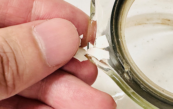 卵の殻でしつこい汚れが落ちるって本当？　裏ワザを試してみたら「見違えた！」「思いついた人、天才」