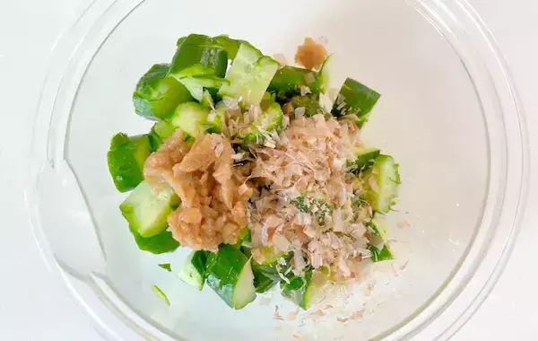 「暑い日にちょうどいい副菜」と夫に好評！　叩いたキュウリと混ぜたのは…