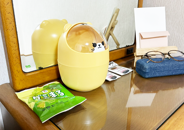 ゴミ箱として使わないです　100均の『卓上用ゴミ箱』の便利な活用法に「これも正解な使い方！」