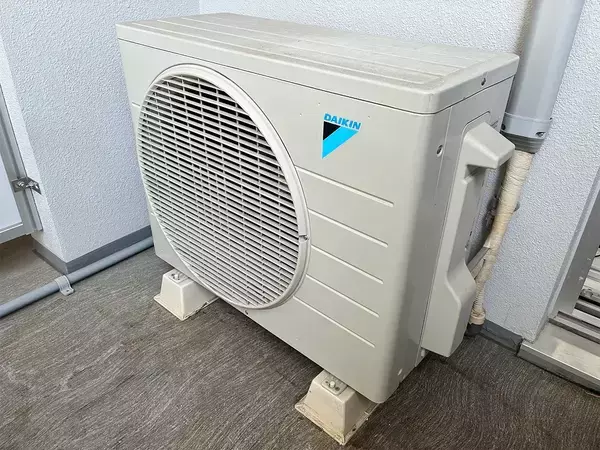 エアコンは『つけっぱなし』のほうが安い？　電気店の解説に「ありがたい」「助かります！」