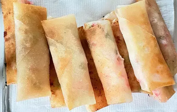 千切りキャベツを湯通しして？　春巻き“たこ焼き風”アレンジ【作り方】