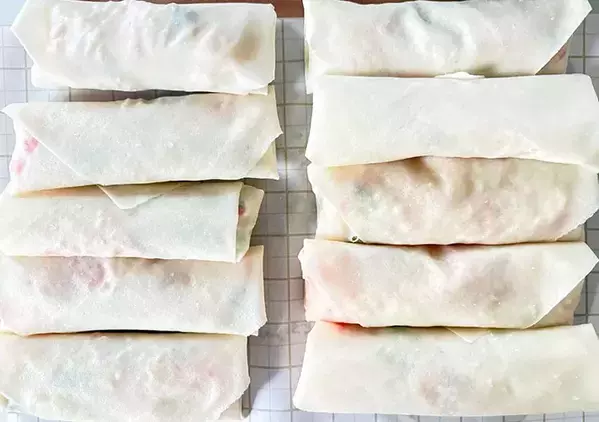 千切りキャベツを湯通しして？　春巻き“たこ焼き風”アレンジ【作り方】