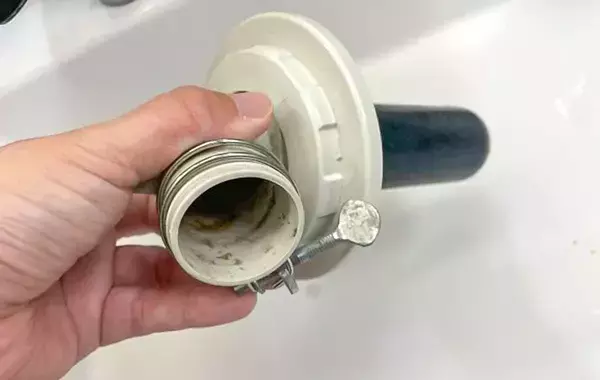 年2回でOK！　実は10分で終わる洗濯機の「排水口掃除」【プロ監修】