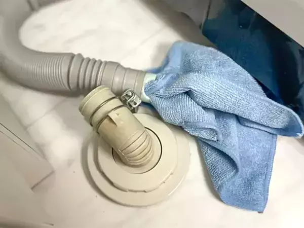 年2回でOK！　実は10分で終わる洗濯機の「排水口掃除」【プロ監修】