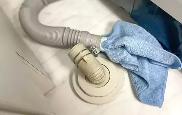 年2回でOK！　実は10分で終わる洗濯機の「排水口掃除」【プロ監修】