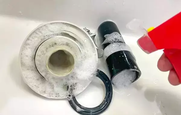 年2回でOK！　実は10分で終わる洗濯機の「排水口掃除」【プロ監修】