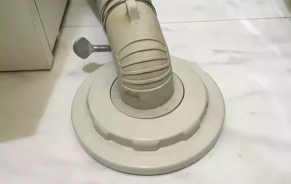 年2回でOK！　実は10分で終わる洗濯機の「排水口掃除」【プロ監修】