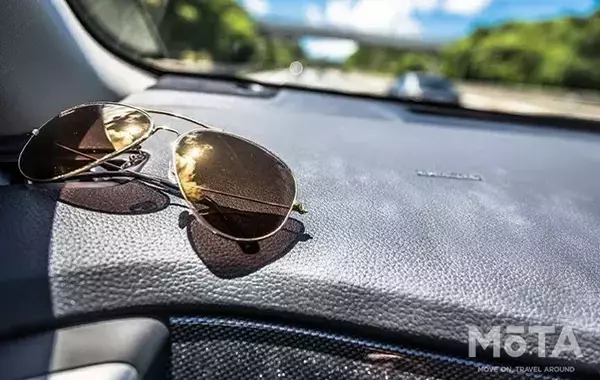 夏の車内に放置すると爆発・火災を招く？　『危険な持ち物』にゾッとした