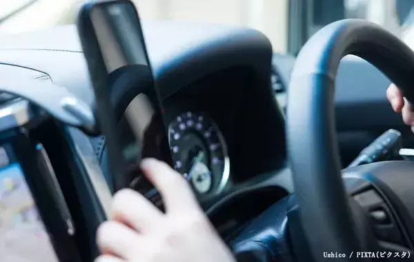 車でスマホ操作、停止中でもアウト？　弁護士に聞いた正しいルール