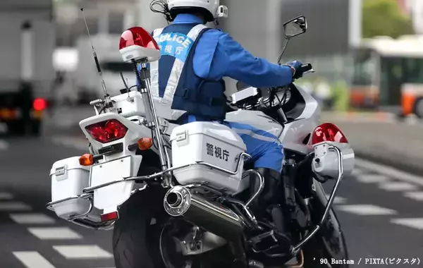 車でスマホ操作、停止中でもアウト？　弁護士に聞いた正しいルール