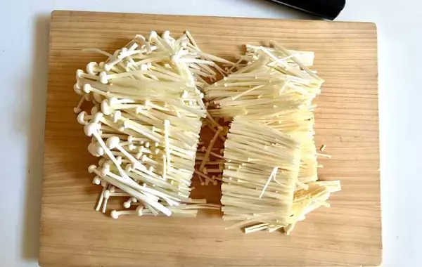 家にある材料でOK！　レンチン3分で完成「エノキの副菜」に家族が喜んだ