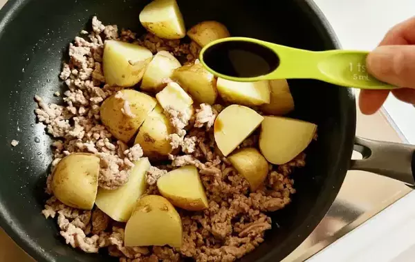 新ジャガ、フードスペシャリストはこう食べる！　ひき肉と炒めたら「家族にヒット」