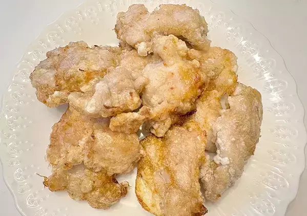 片栗粉に加えるだけ！　から揚げの衣に使ったのは「意外だけどジューシー！」