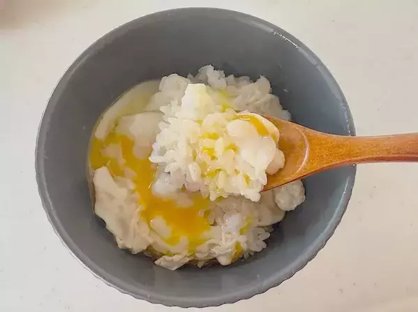 卵1個で大満足！　レンチン煮卵風に「毎朝これでもいい」「最高だわ」