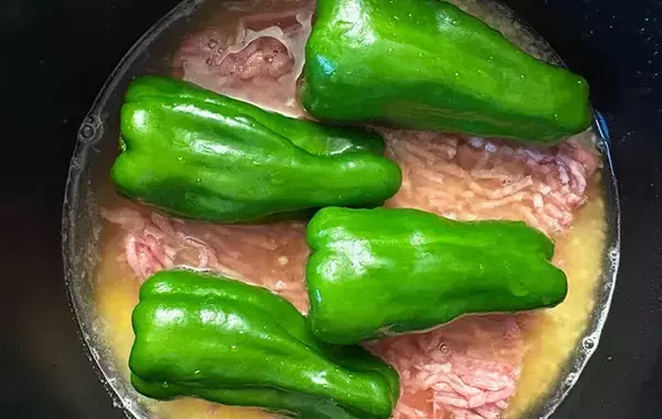 「丸ごと！？」と夫がビックリ　炊飯器にドーンと入れた「まさかの食材」は？【炊飯器レシピ】