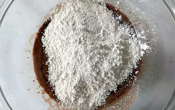 スーパーカップ、そのまま食べない！　ホットケーキミックスと混ぜて焼けば「しっとりケーキになった」