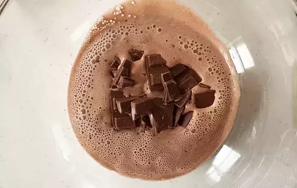 スーパーカップ、そのまま食べない！　ホットケーキミックスと混ぜて焼けば「しっとりケーキになった」