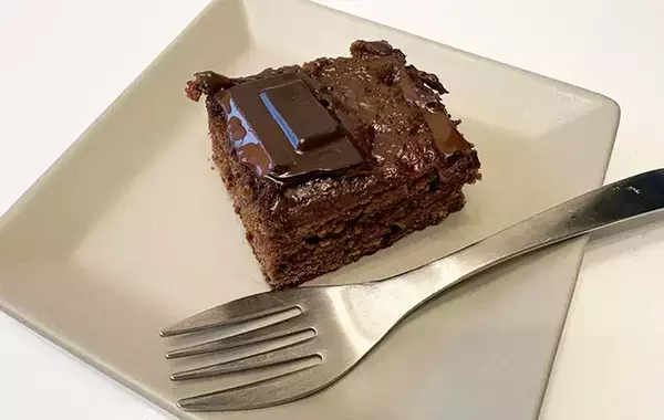 スーパーカップ、そのまま食べない！　ホットケーキミックスと混ぜて焼けば「しっとりケーキになった」