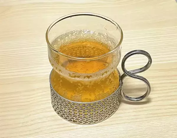 水出し紅茶を入れて4時間寝かせると…　炭酸水のアイディアに「毎日でも作りたくなる」「かなりスッキリ」