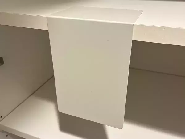 ブックエンドの便利な『じゃない使い方』　小物を浮かせる2つの収納法に「早くやればよかった」