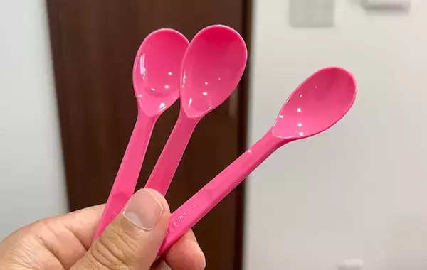 捨てる前に見て！　サーティワンの「ピンクのスプーン」が絶妙なサイズで便利【活用法3選】