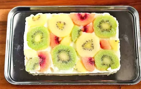 カフェで出てくるやつ？　簡単なのに見栄えする「キウイとヨーグルトの冷凍おやつ」【管理栄養士】