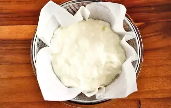 カフェで出てくるやつ？　簡単なのに見栄えする「キウイとヨーグルトの冷凍おやつ」【管理栄養士】