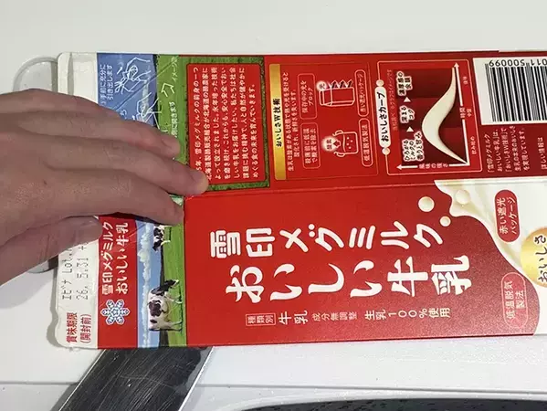 牛乳パック＝ハサミはもう古い？　『包丁』を使って10秒で切れる簡単家事ハック