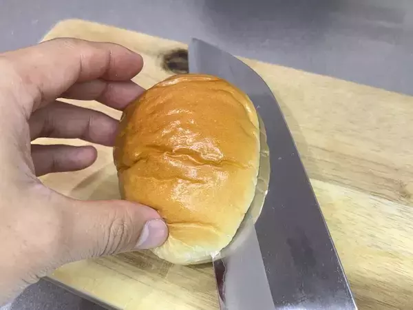 ロールパン、潰して焼いて！　カフェ風になる食べ方が最高だった