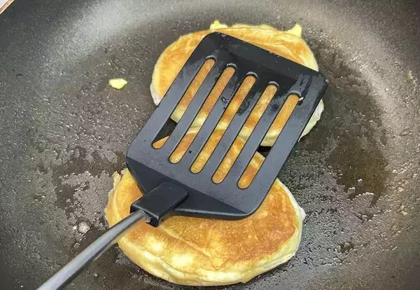 ロールパン、潰して焼いて！　カフェ風になる食べ方が最高だった