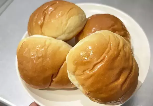 ロールパン、潰して焼いて！　カフェ風になる食べ方が最高だった