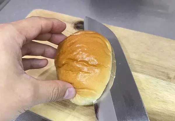 ロールパン、潰して焼いて！　カフェ風になる食べ方が最高だった