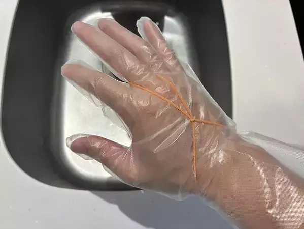 家にある『輪ゴム』だけでキッチンのストレスが激減！　3つの活用法に「もっと早く知りたかった」