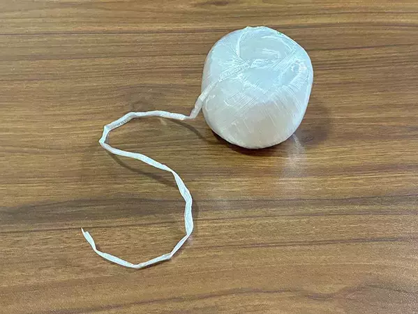 ビニール紐を30cm切り分けて…　蛇口に差し込む掃除活用法が意外と優秀