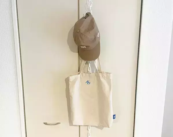 100均のプラスチックチェーン、S字フックと組み合わせて？　収納術に「これならすぐできる」