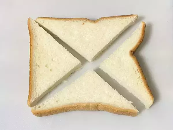 フライパンで作る『ホットサンド』　食パン1枚を4等分にカットして卵を流し込むと…？