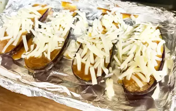 ナス嫌いの子供も食べた！　15分で完成『ナスの味噌チーズ焼き』がとろとろ絶品